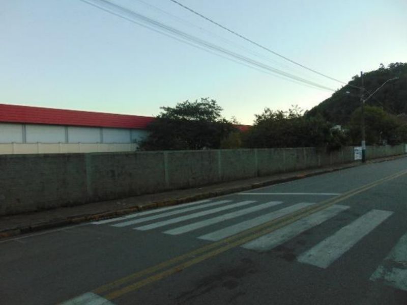 Terreno com 1.178,44 m²