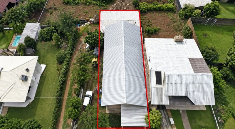 Terreno 384,00m²  com casa 168,00m²