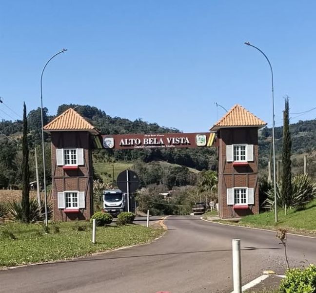Imagem do imóvel Terreno com 2.871,17m² mais edificações