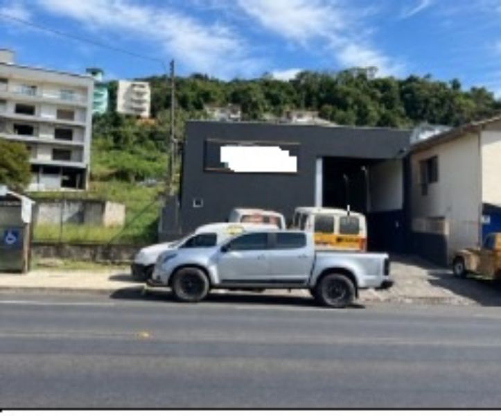 Imagem do imóvel Terreno com 440m² com barracão e residência