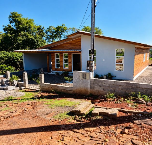 Imagem do imóvel Terreno com 326,10² mais casa com 85,00m²