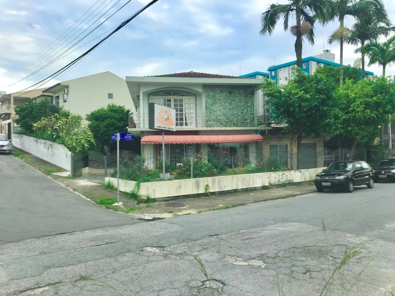 Esquina em São José/SC, localizado em São José - SC