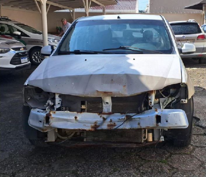 SUCATA Renault/Logan Ano: 2013/2013 — foto 4 de 5