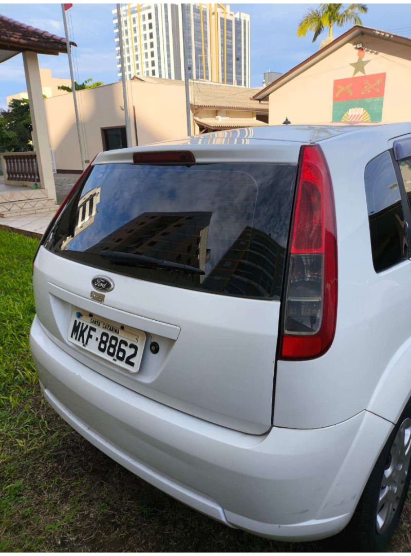 AUTOMOVEL Ford/Fiesta Ano: 2012/2012 — foto 4 de 6