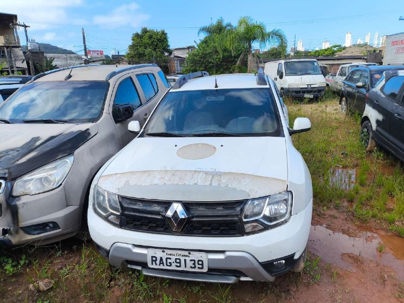 AUTOMOVEL Renault/Duster 20 D 4x4 Ano: 2019/2020 — foto 5 de 7