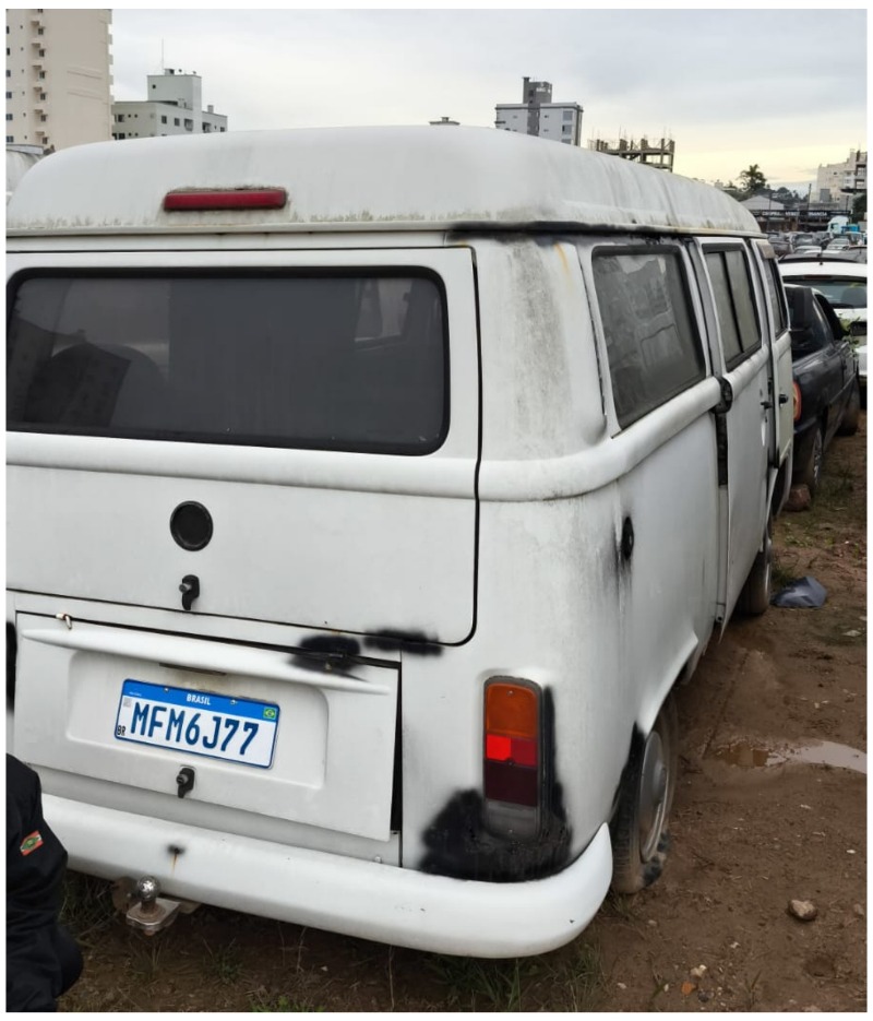 AUTOMOVEL VW/Kombi Ano: 2009/2010 — foto 3 de 4