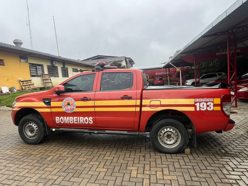 SUCATA I/Ford Ranger XL CD4 22H Ano: 2014/2014 — foto 3 de 4