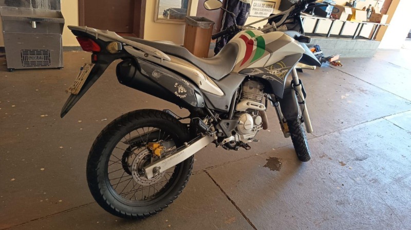 MOTOCICLETA Honda/XRE 300 Ano: 2011/2012 — foto 4 de 6