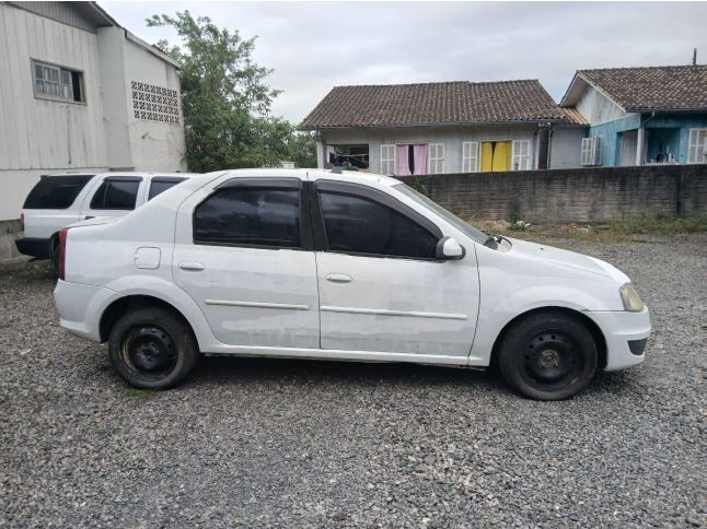 AUTOMOVEL Renault/Logan Ano: 2013/2013 — foto 5 de 6