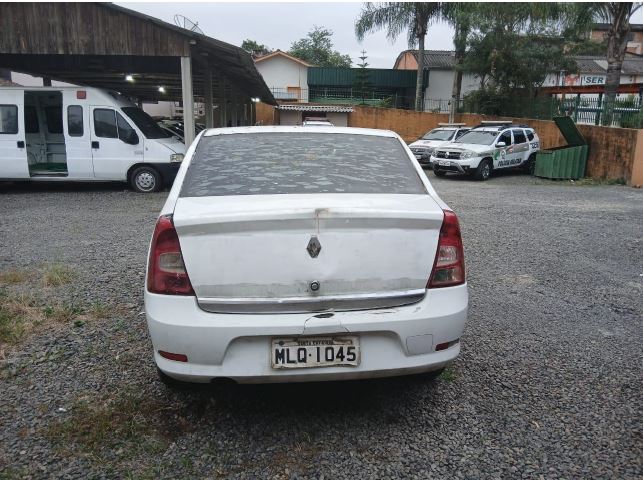 AUTOMOVEL Renault/Logan Ano: 2013/2013 — foto 4 de 6