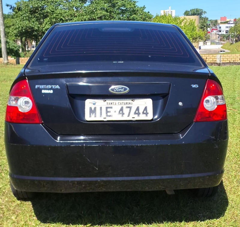 AUTOMOVEL Ford/Fiesta Sedan Ano: 2010/2010 — foto 4 de 6
