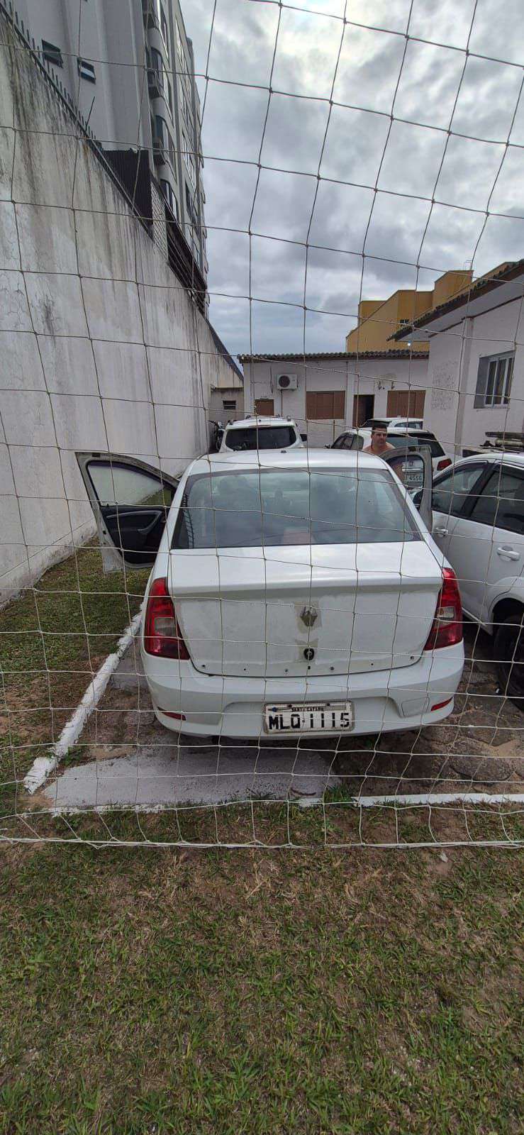 AUTOMOVEL Renault/Logan Ano: 2013/2013 — foto 3 de 4