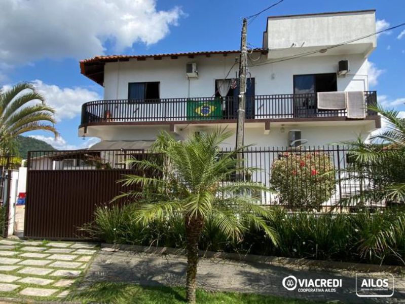 Imagem do imóvel Terreno com 3 casas