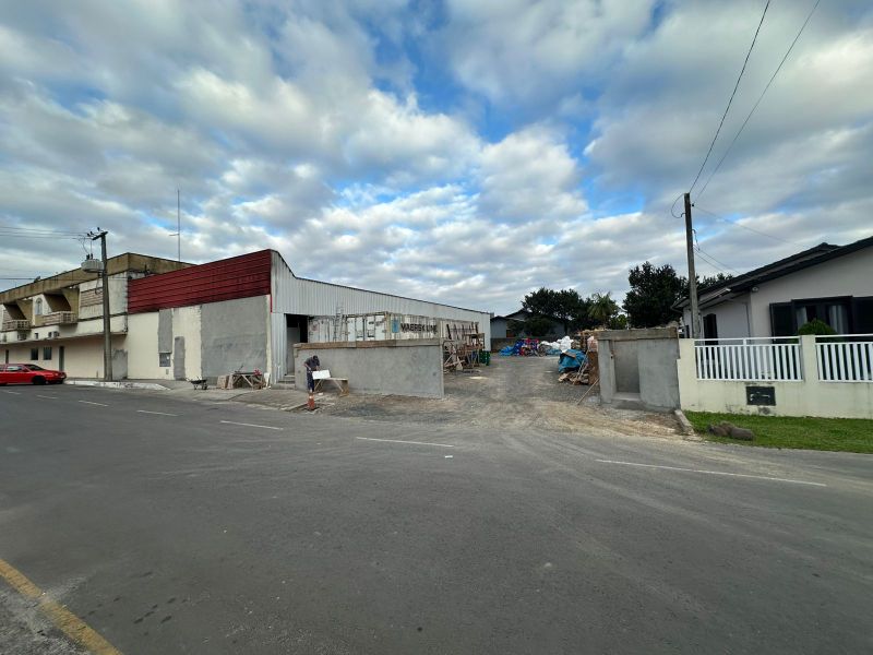 Galpão + terreno em Meleiro- R. Saul Piazza, localizado em Meleiro - SC