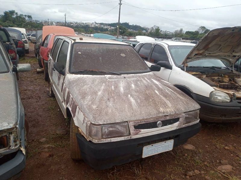 Veículo Fiat UNO MILLE FIRE SUCATA FIAT/UNO MILLE FIRE 2001/2002 2002 em leilão