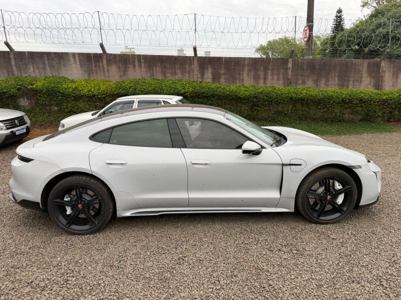 Porsche Taycan 4S- 2023 — foto 21 de 25