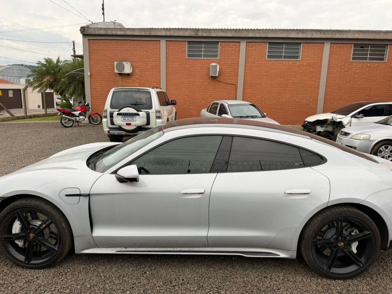 Porsche Taycan 4S- 2023 — foto 22 de 25