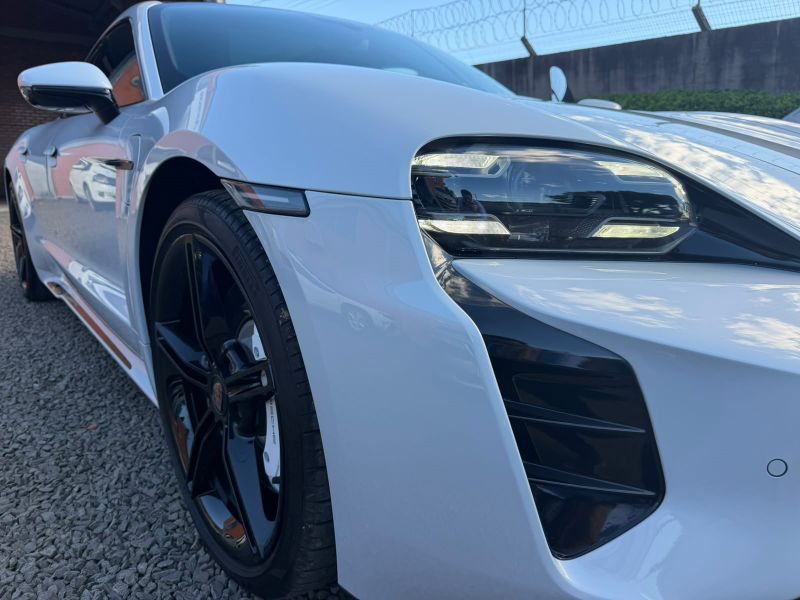 Porsche Taycan 4S- 2023 — foto 14 de 25