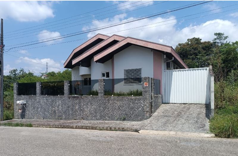 CASA EM BRUSQUE- Rua Augusto Diegoli, nº 25, bairr, localizado em Brusque - SC