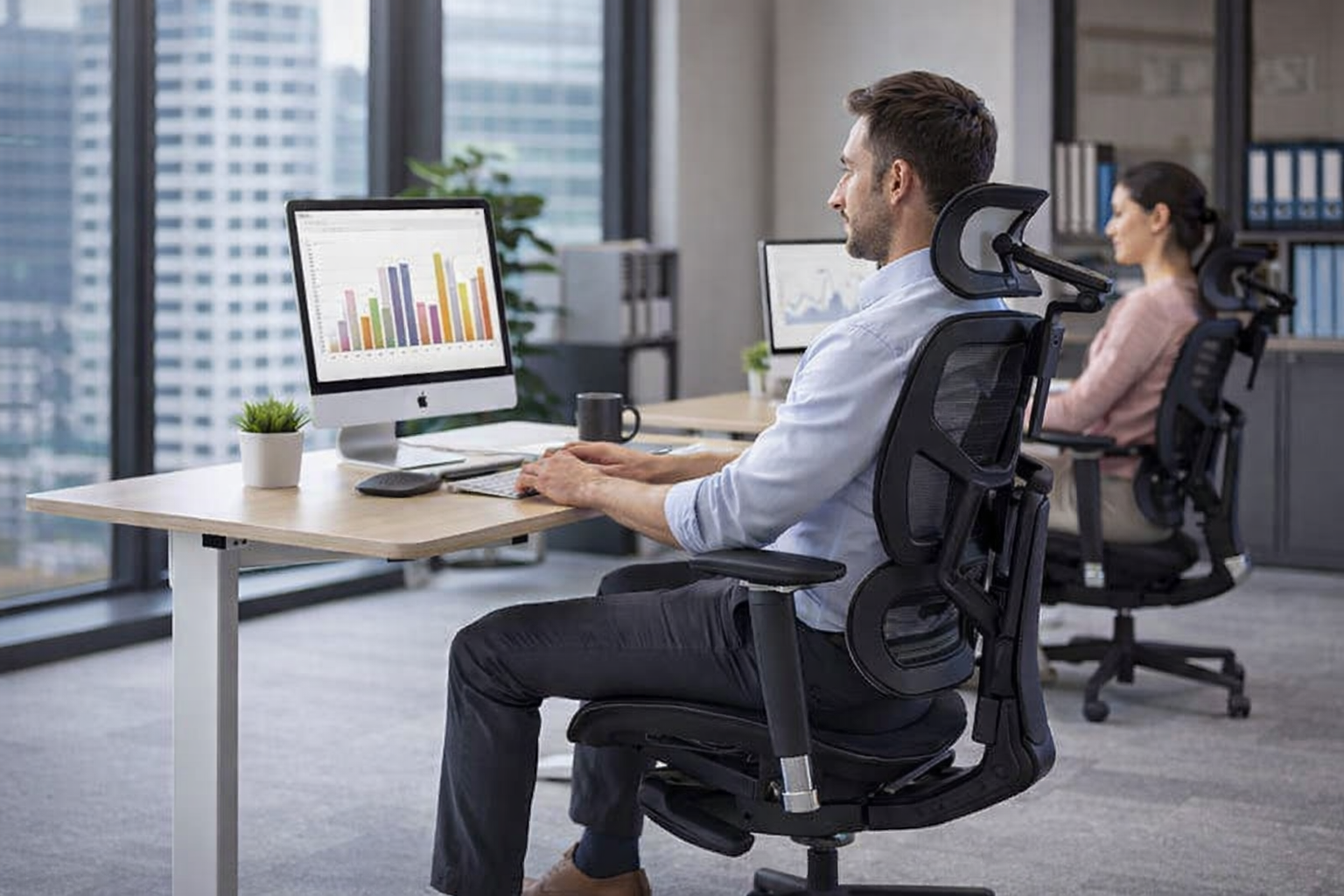 Ergonomia no escritório: como escolher móveis que protegem a saúde da equipe