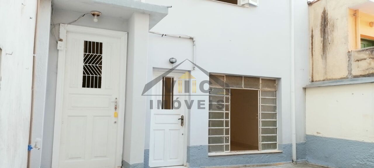 Casa Térrea para Locação - Santa Teresinha
