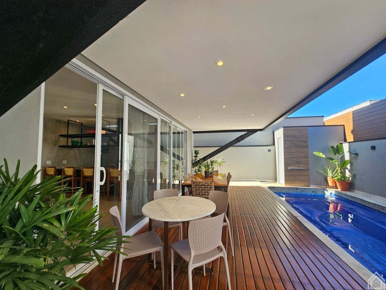 Casa Assobradada para Venda - Residencial Portal do Lago