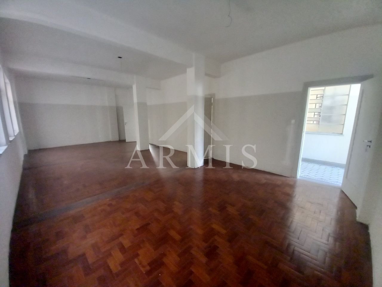 Andar comercial, com 331m2 de área privativa