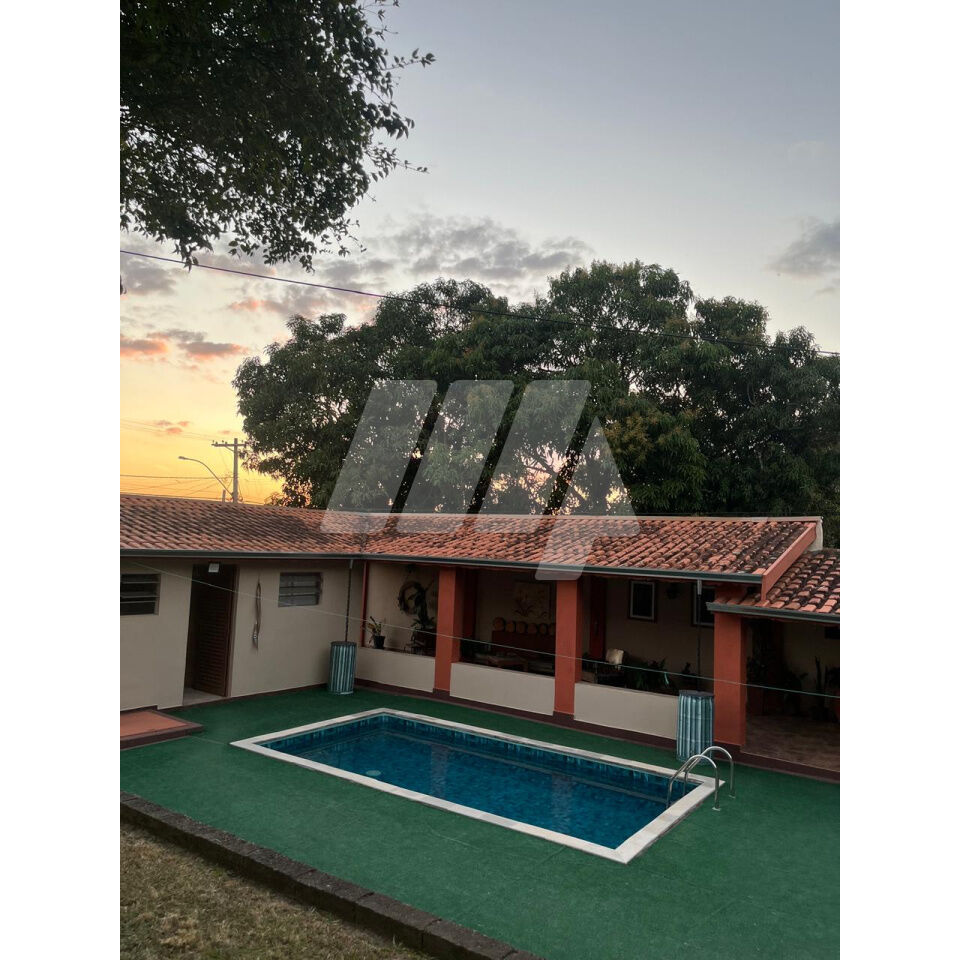 Casa Térrea para Venda - Centro
