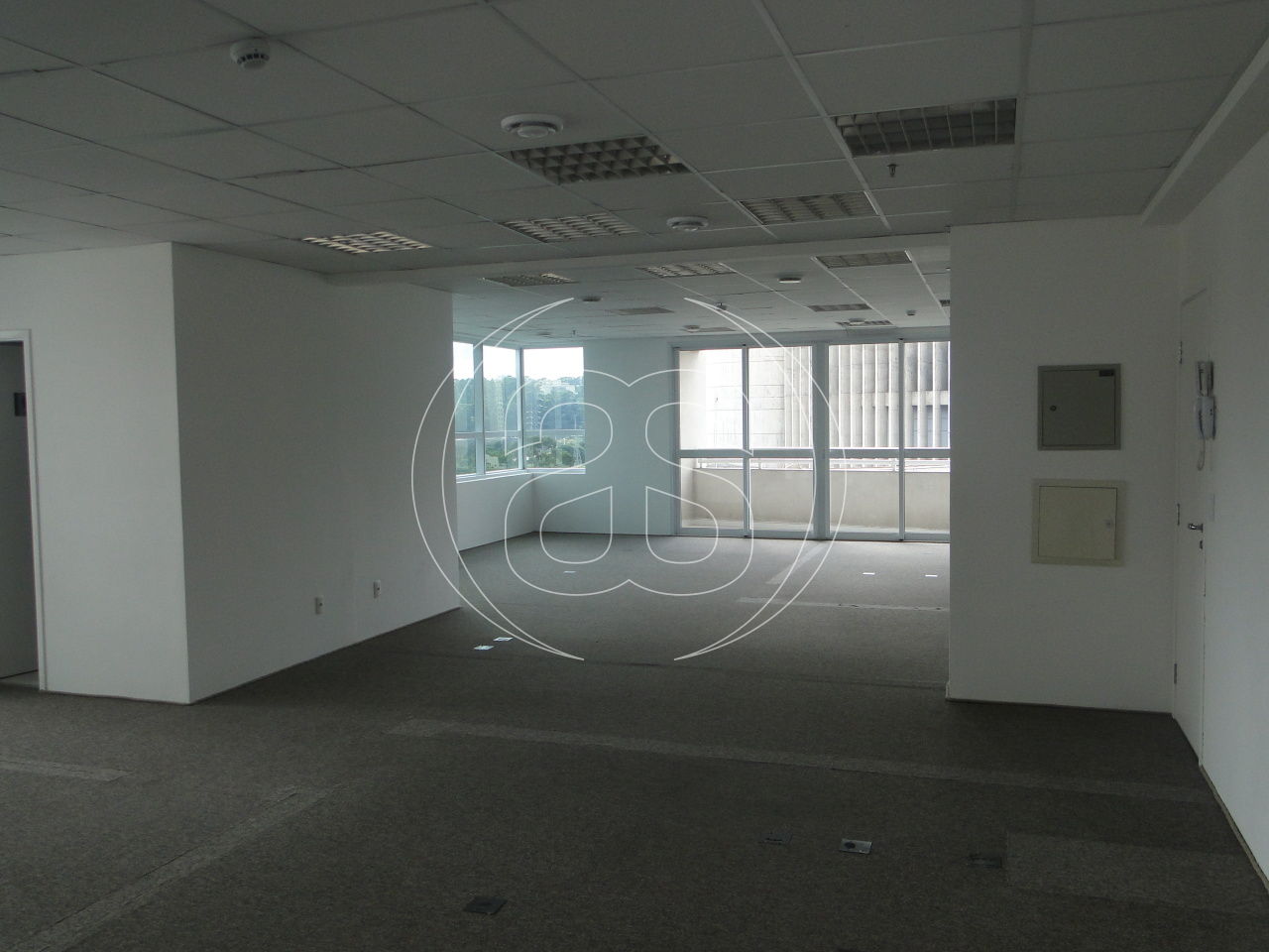 Sala Comercial de 120m² para LOCAÇÃO - Chácara Santo Antônio