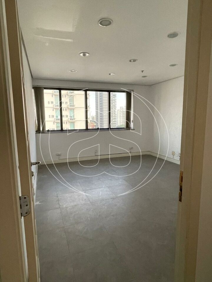 CONJUNTO COMERCIAL NA REGIÃO DE SANTO AMARO