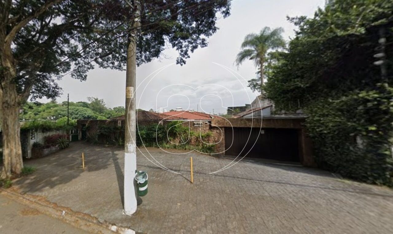 Clínica comercial na região de Santo Amaro com 21,70X40,18 Z.: ZCOR-3