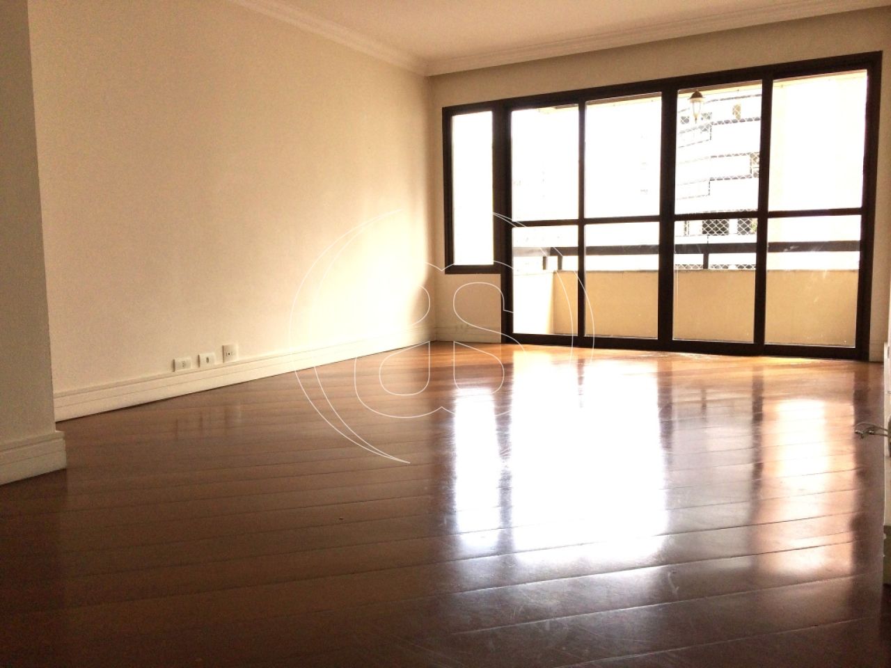 Apartamento à venda em Moema com 130m² com 3 quartos sendo 1 suíte e 2 vagas de garagem