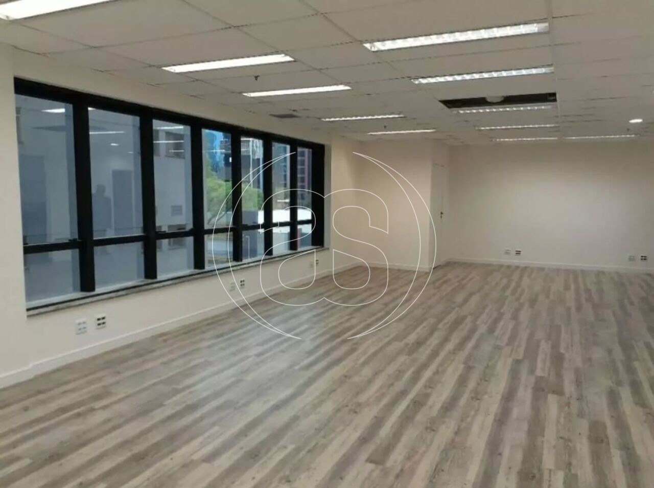 CONJUNTO COMERCIAL NA REGIÃO DA VILA OLIMPIA
