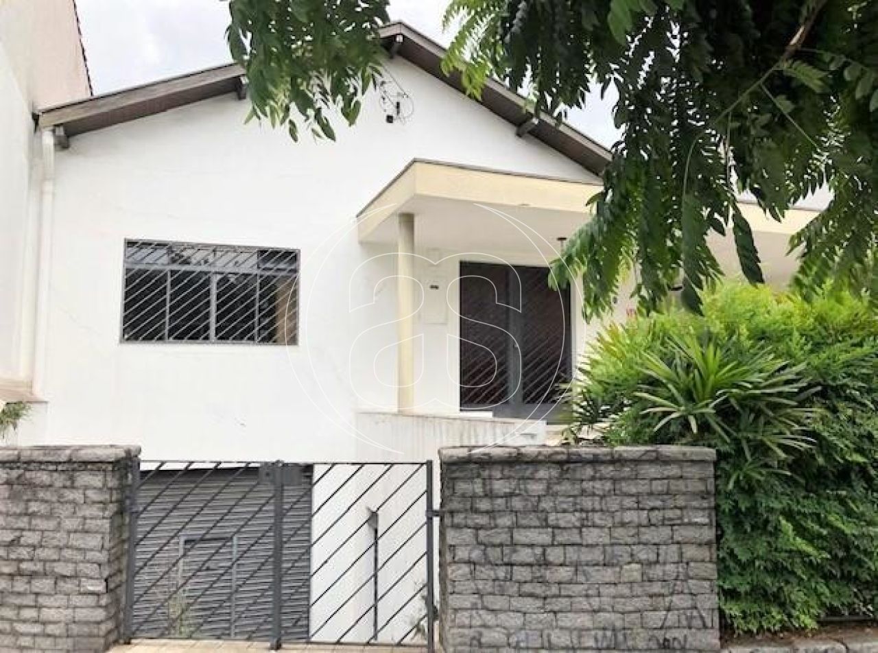 CASA LOCALIZADA NA REGIÃO DA SAÚDE - 271 m²