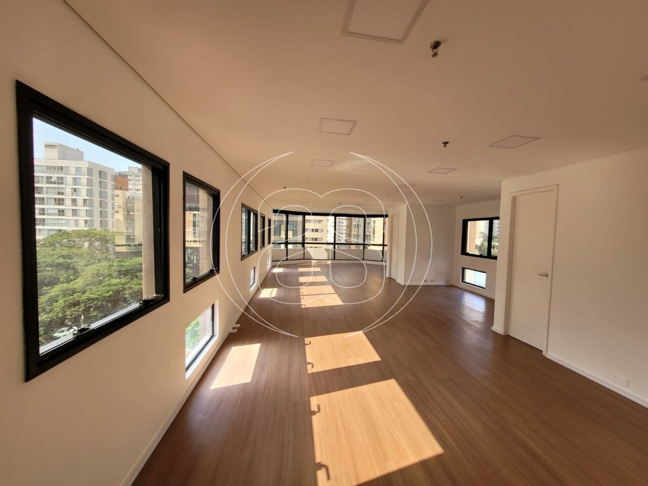 CONJUTO/SALA COMERCIAL À VENDA - RUA CINCINATO BRAGA - AO LADO DA AV. PAULISTA