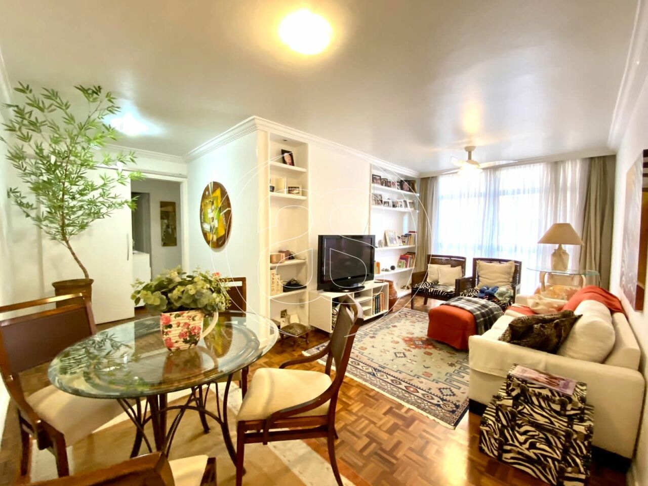 APARTAMENTO À VENDA NO ITAIM.