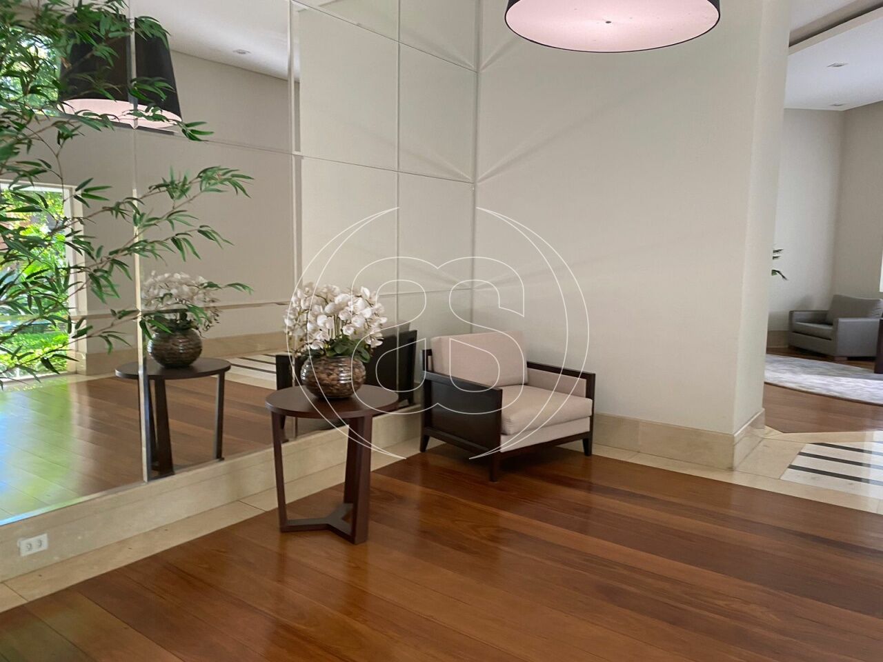 Apartamento á venda em Campo Belo com 209m² e 3 vagas de garagem