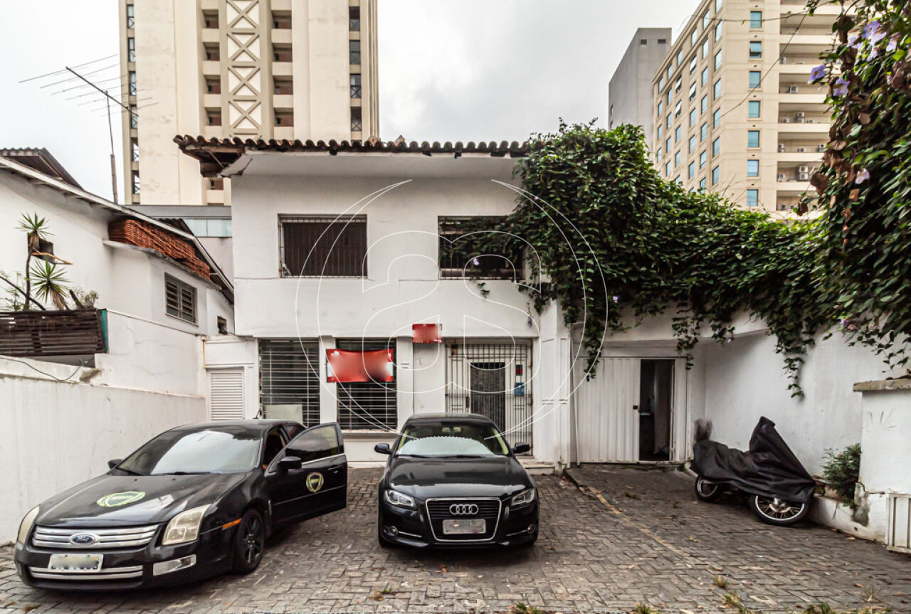 Casa Comercial com 300m² para locação no coração de Moema.