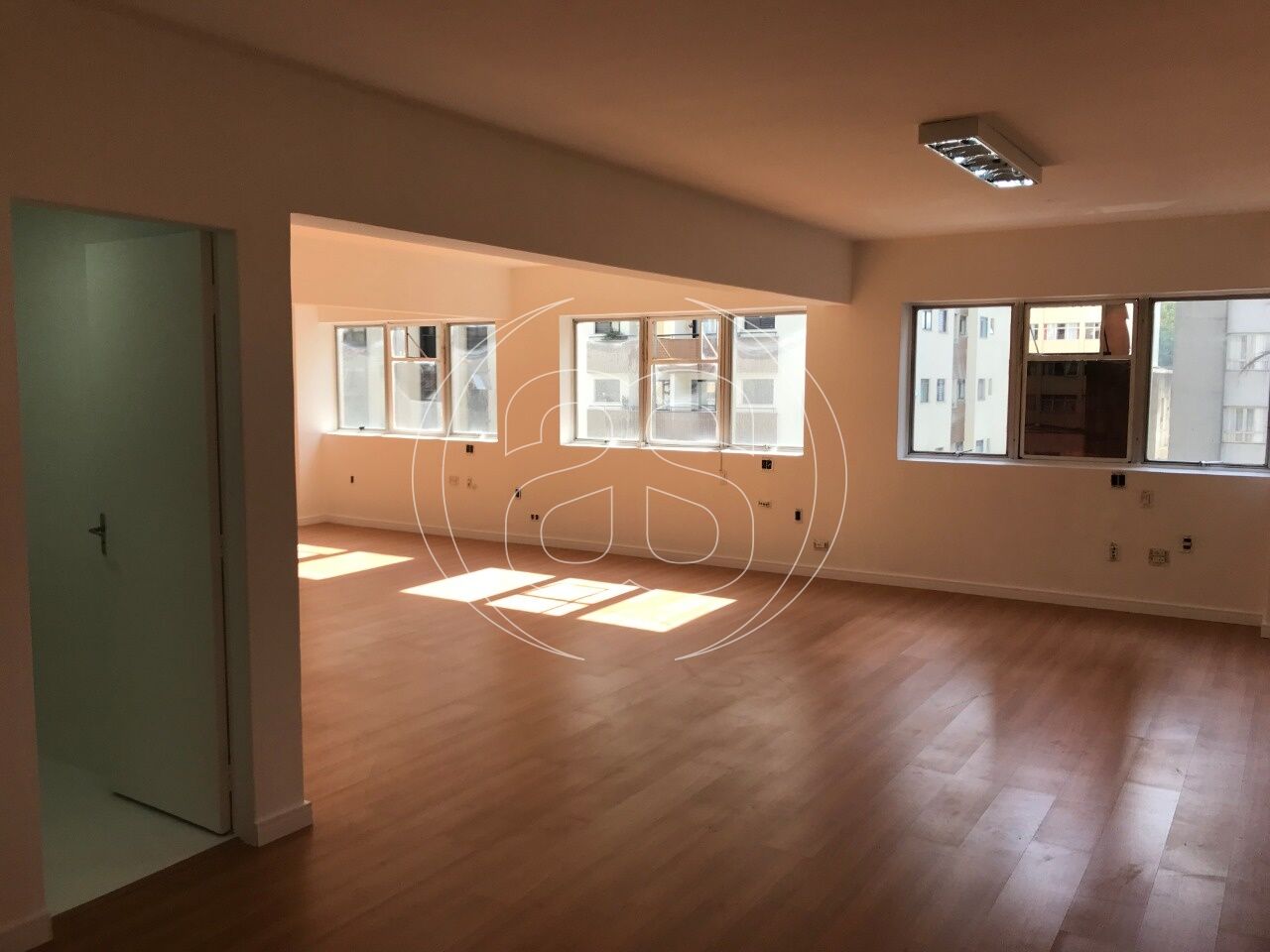 CONJUNTO COMERCIAL / SALA Á VENDA