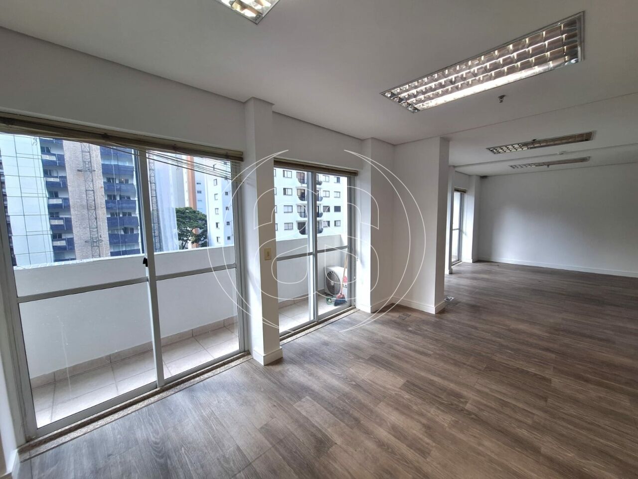 SALA COMERCIAL COM GARAGEM NA VILA OLÍMPIA
