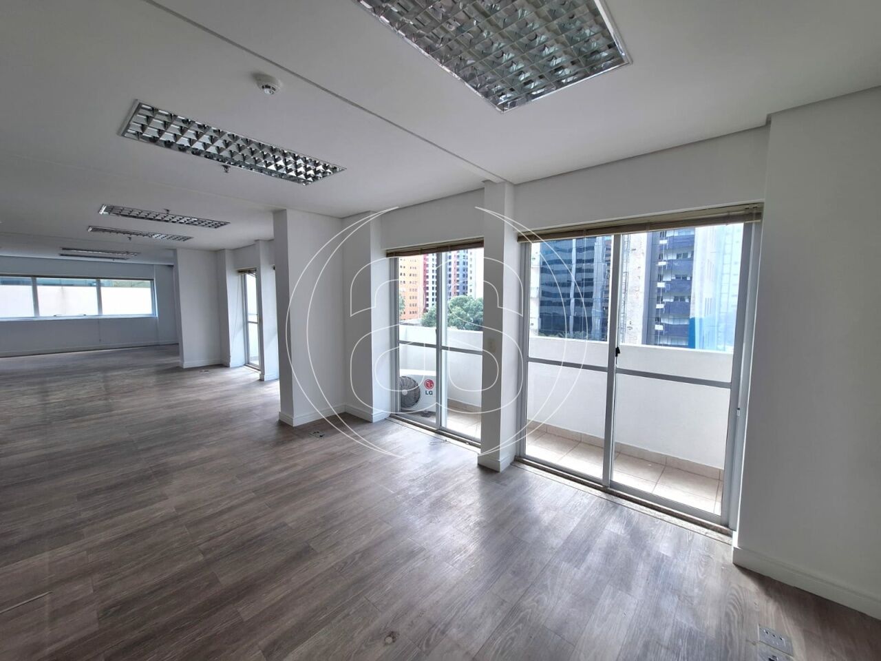 SALA COMERCIAL PARA LOCAÇÃO COM GARAGEM NA VL. OLÍMPIA