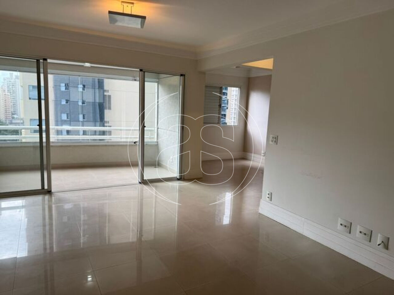 APARTAMENTO À VENDA EM MOEMA COM 104m², 3 QUARTOS SENDO 1 SUÍTE e 3 VAGAS DE GARAGEM