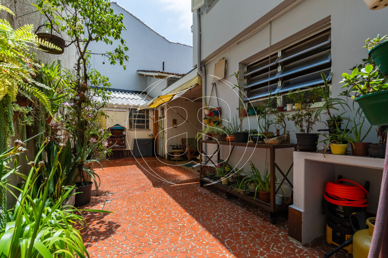 CASA À VENDA EM MOEMA COM 100m², 3 QUARTOS SENDO 1 SUÍTE e 2 VAGAS DE GARAGEM