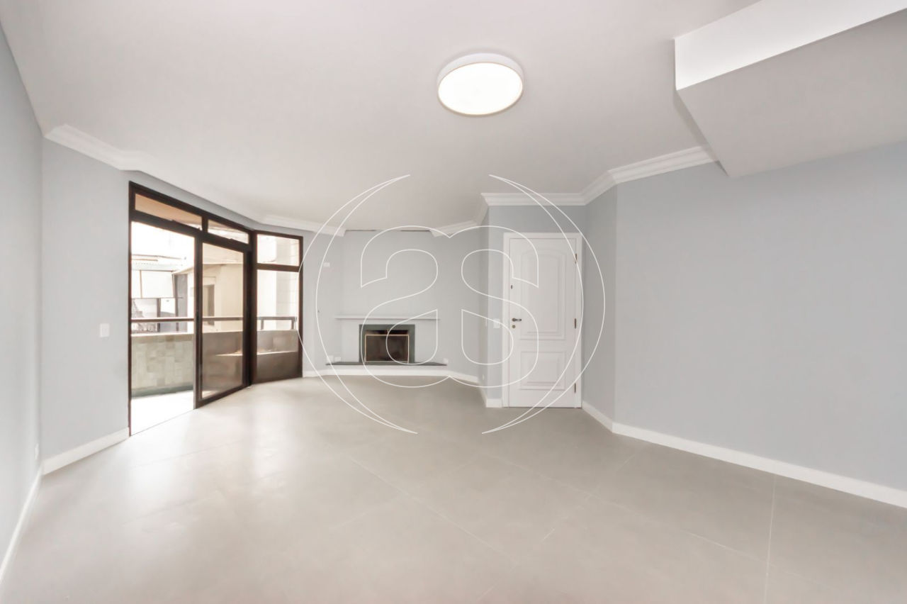 APARTAMENTO À VENDA EM MOEMA COM 122m², 3 QUARTOS SENDO 1 SUÍTE e 2 VAGAS DE GARAGEM