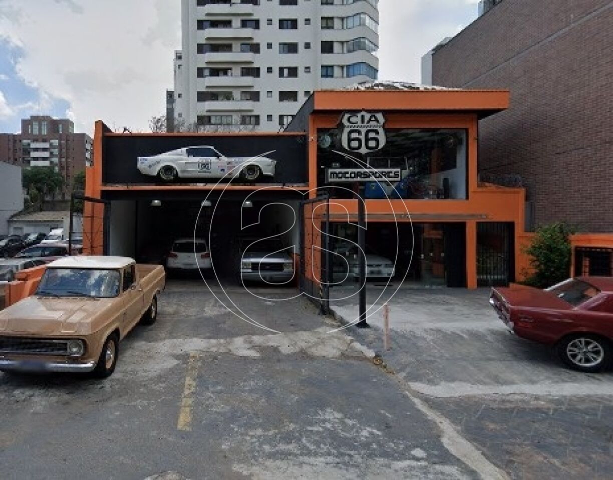 Loja Comercial no Campo Belo com 04 Vagas de Garagem !
