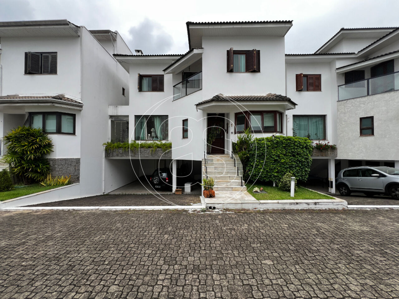 CASA DE CONDOMINIO À VENDA EM REGIÃO DO BROOKLIN COM 4 QUARTOS SENDO 2 SUÍTES E 6 VAGAS DE GARAGEM
