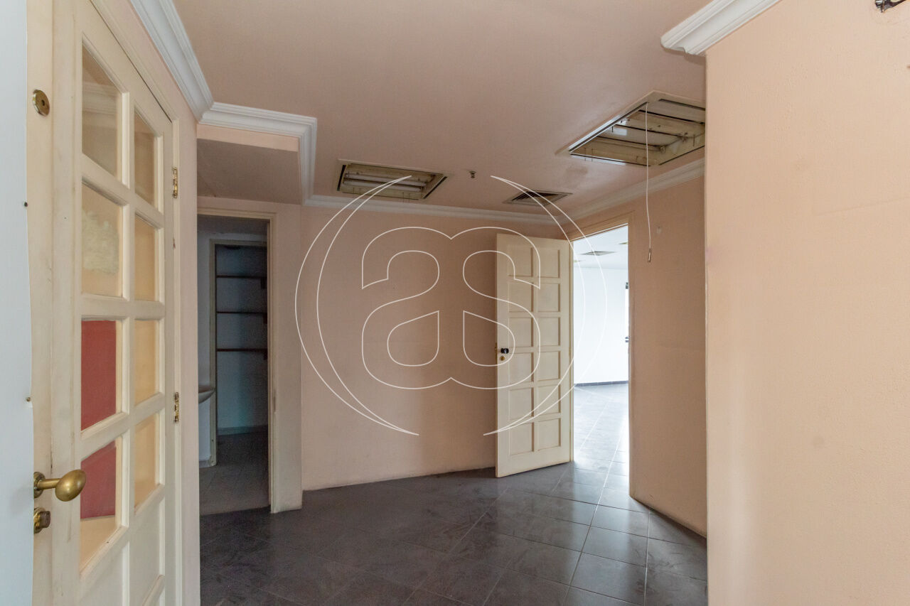 Sala Comercial para Locação em Moema com 64m² e 01 Vaga !