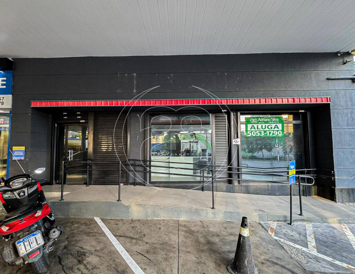 Loja Comercial em Posto de Gasolina em Santo Amaro ? Amplo Espaço em Dois Pavimentos