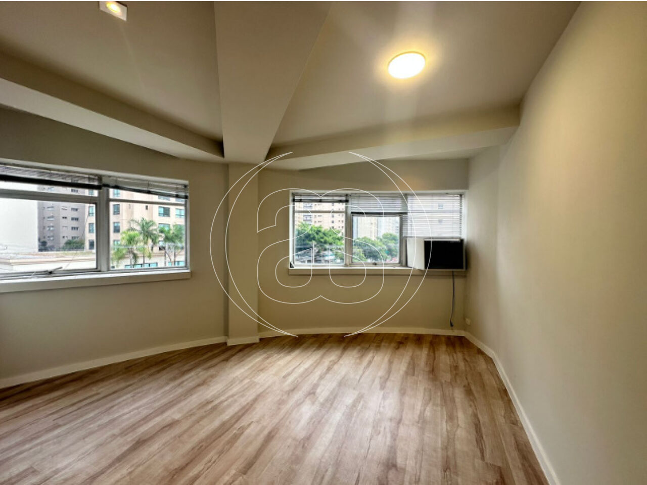 Sala Comercial à Venda no Itaim Bibi ? 56 m² em Localização Estratégica