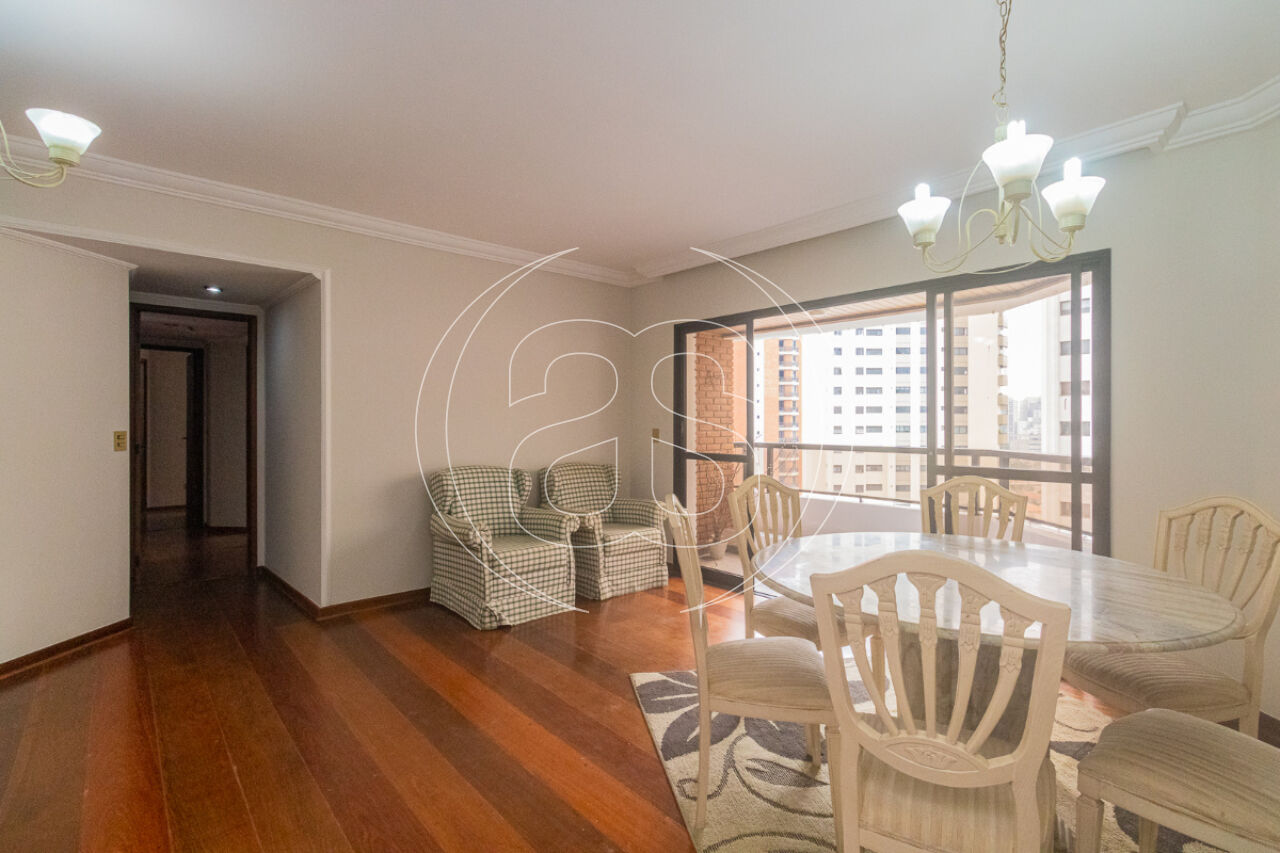 Apartamento com 3 quartos, 1 suíte, varanda e 2 vagas no Campo Belo